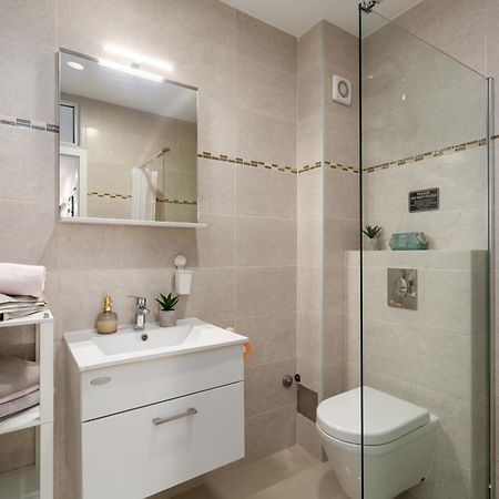 Modern Apartment Zen With Private Garden Poreč Dış mekan fotoğraf