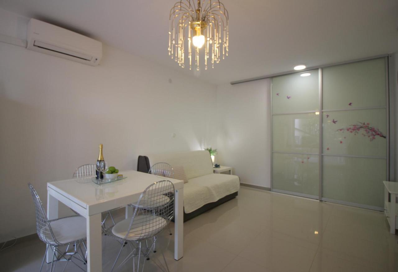 Modern Apartment Zen With Private Garden Poreč Dış mekan fotoğraf