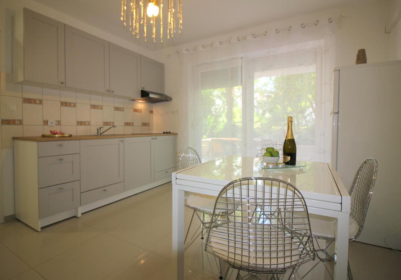 Modern Apartment Zen With Private Garden Poreč Dış mekan fotoğraf