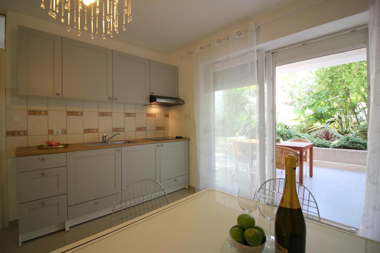 Modern Apartment Zen With Private Garden Poreč Dış mekan fotoğraf