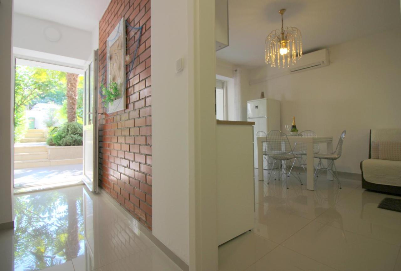 Modern Apartment Zen With Private Garden Poreč Dış mekan fotoğraf