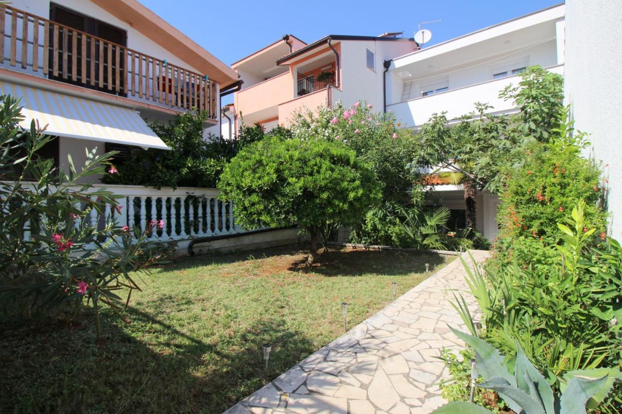 Modern Apartment Zen With Private Garden Poreč Dış mekan fotoğraf