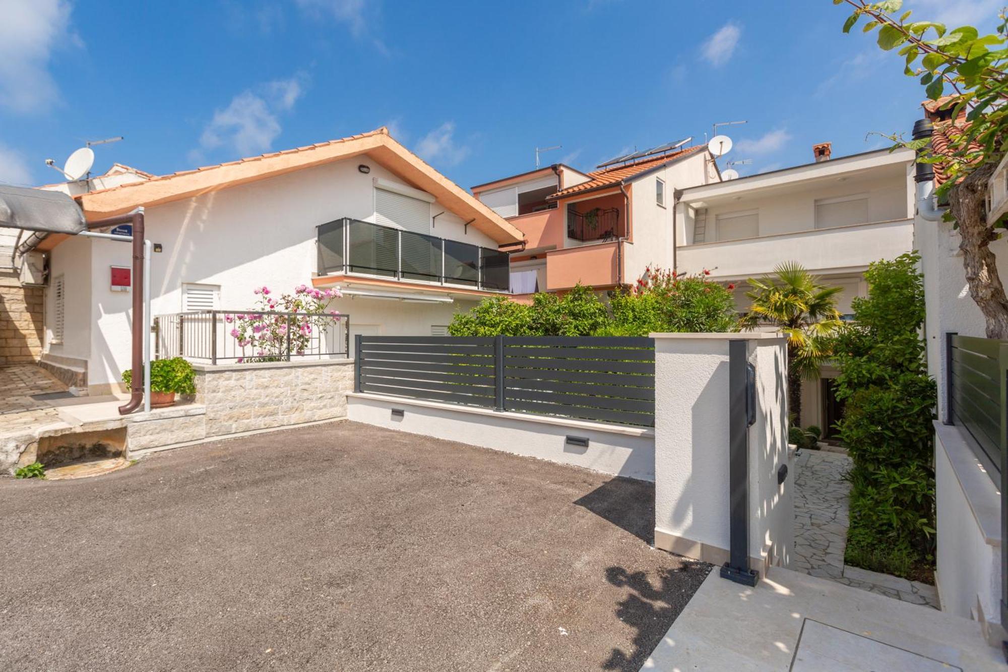 Modern Apartment Zen With Private Garden Poreč Dış mekan fotoğraf