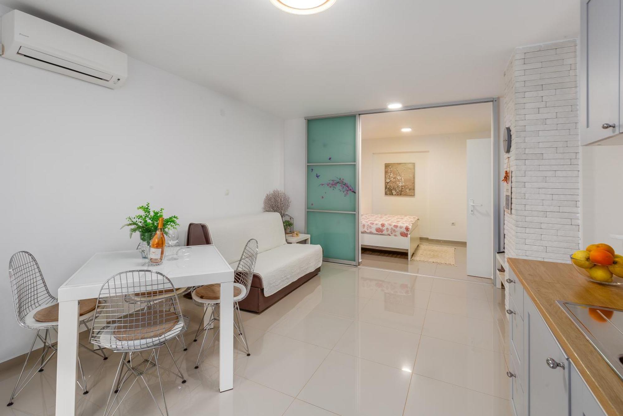 Modern Apartment Zen With Private Garden Poreč Dış mekan fotoğraf