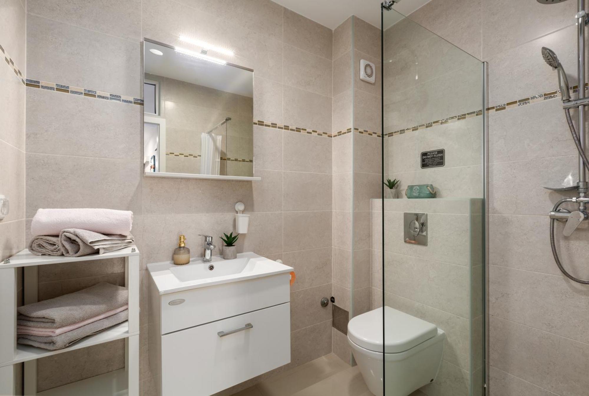 Modern Apartment Zen With Private Garden Poreč Dış mekan fotoğraf