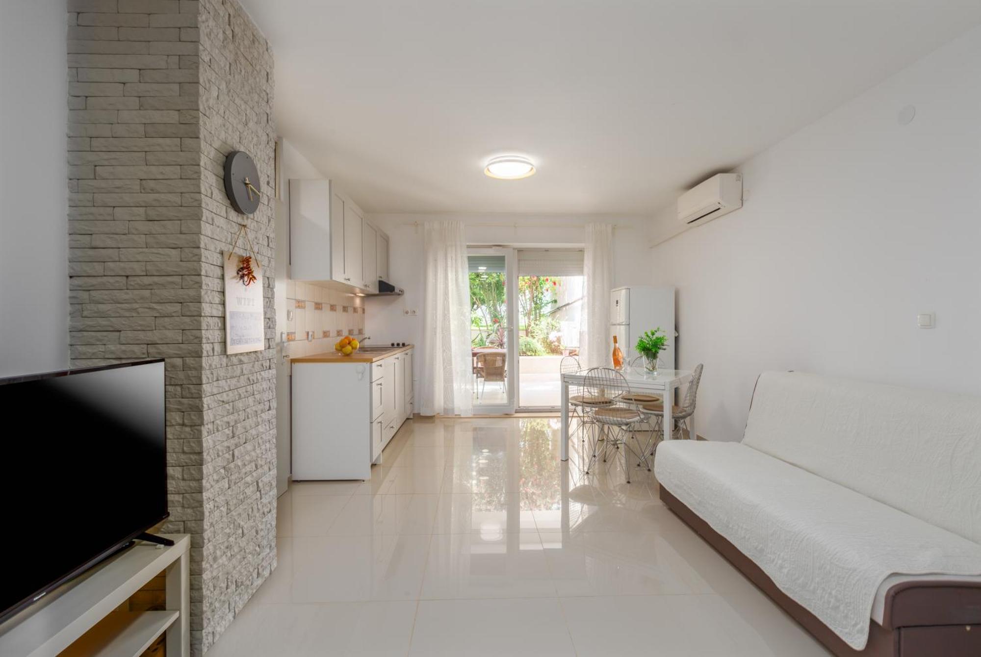 Modern Apartment Zen With Private Garden Poreč Dış mekan fotoğraf